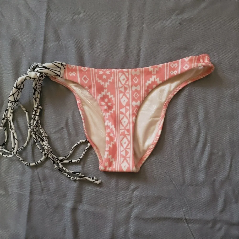 Amuse Bikini Bottom Size Small NWOT